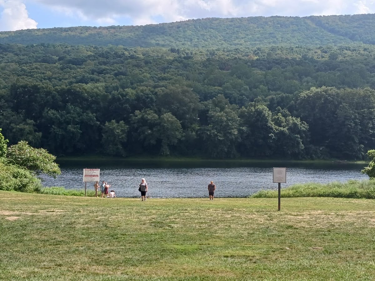 Smithfield Beach Trailhead