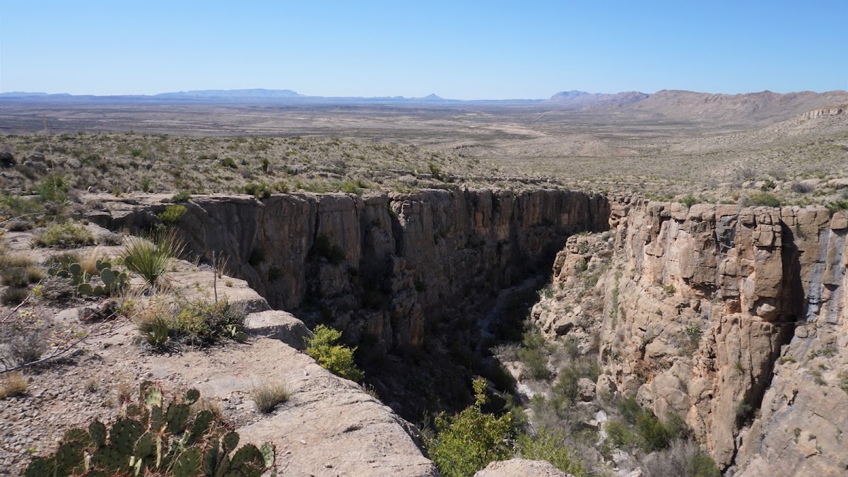 Devil's Den Trail