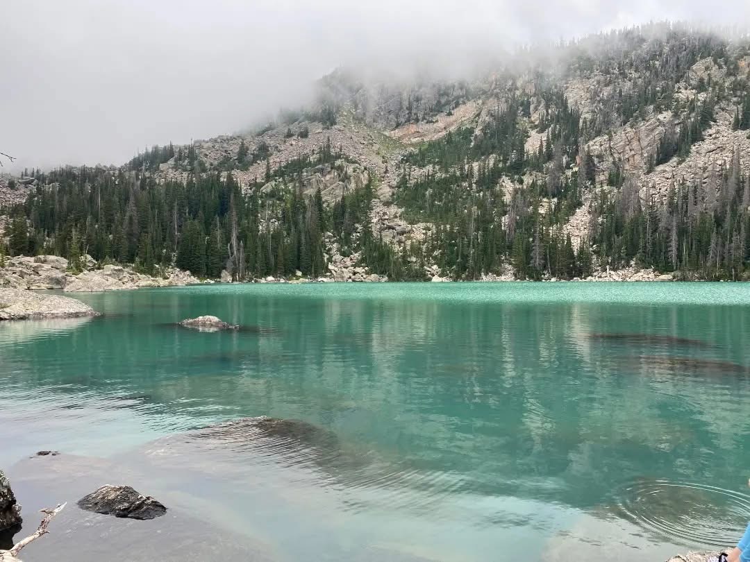 Lake Haiyaha Trail