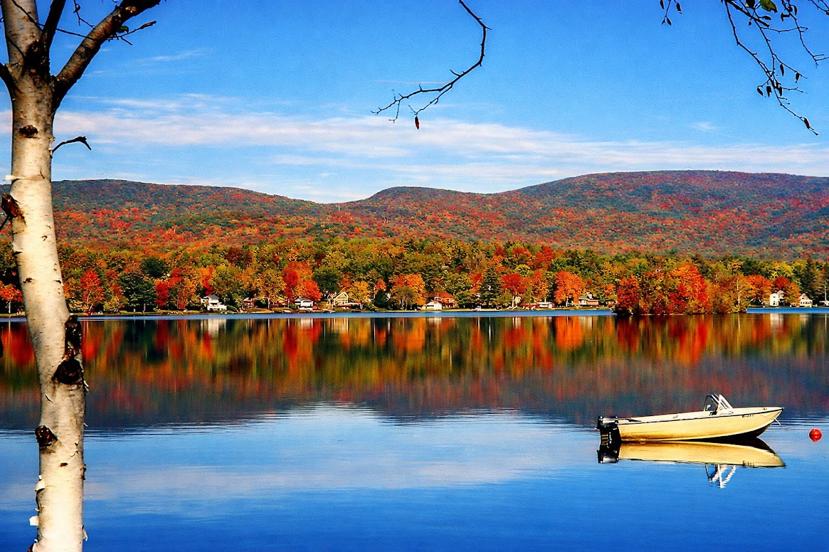 Pontoosuc Lake